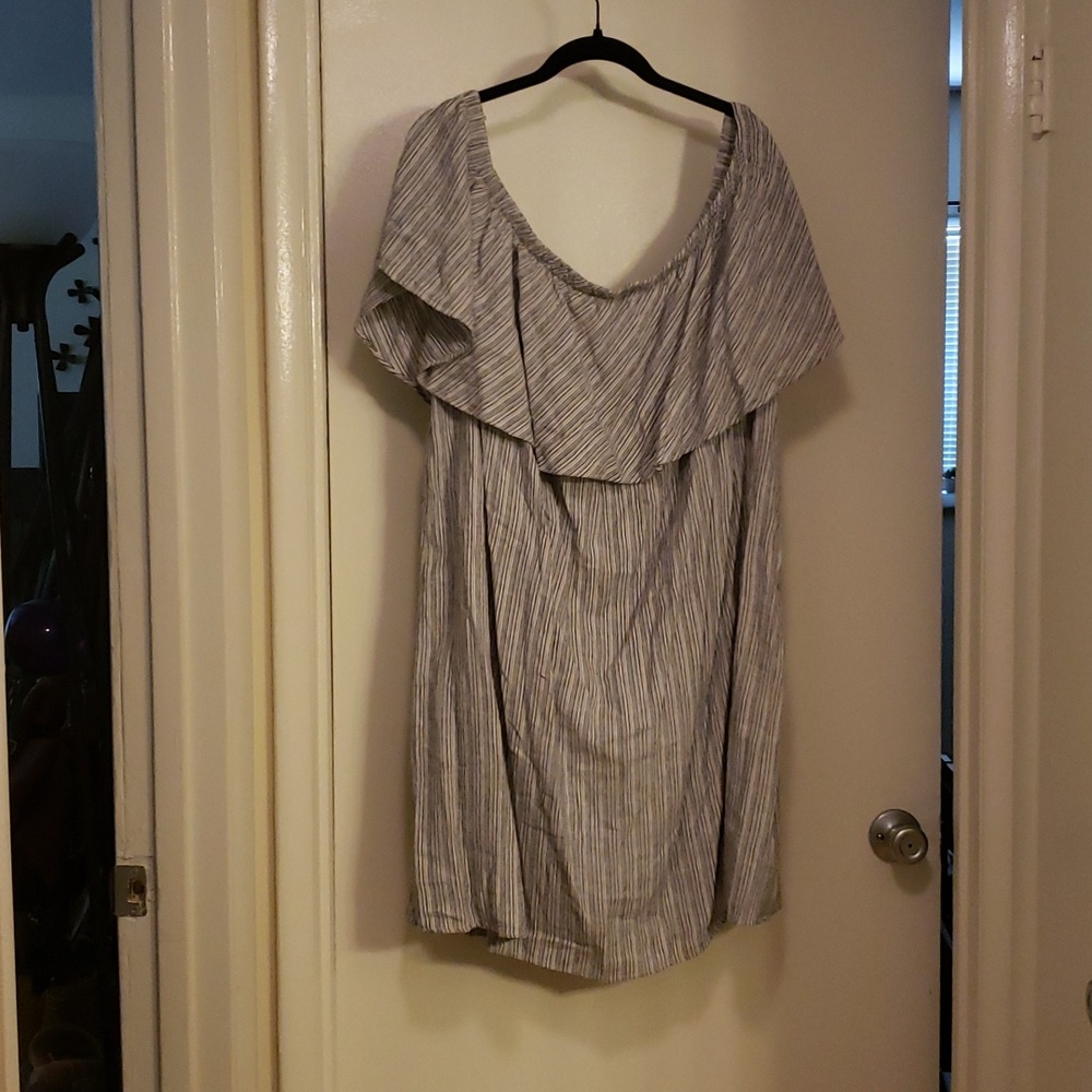 Off shoulder sleeveless black and white striped linen dress